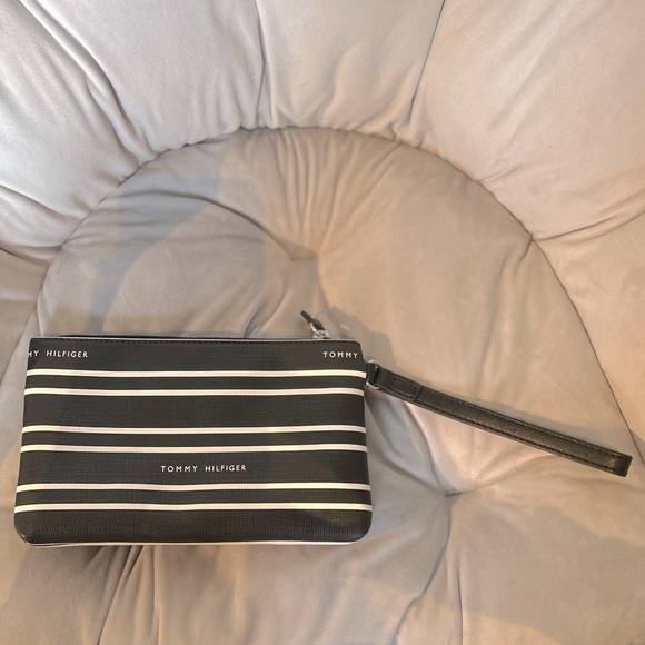 Tommy Hilfiger Black & White Striped PU Leather Double Zip Wristlet NWOT - Picture 3 of 4